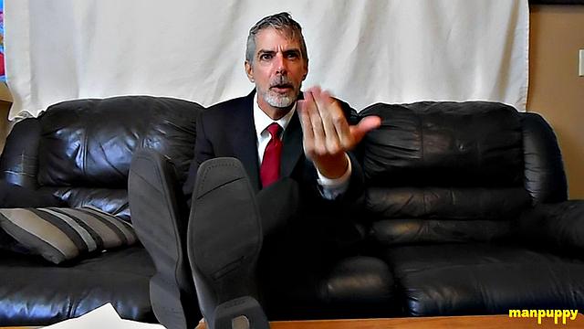 putting in overtime to worship the boss's feet-Richard Lennox noses out a raise the hard way