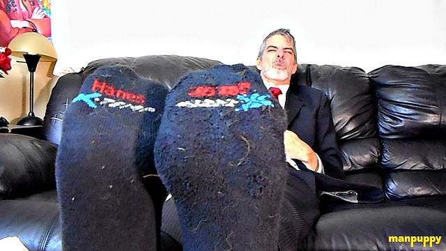putting in overtime to worship the boss's feet-Richard Lennox noses out a raise the hard way