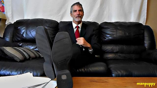 putting in overtime to worship the boss's feet-Richard Lennox noses out a raise the hard way