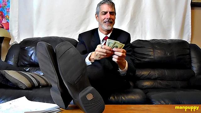 putting in overtime to worship the boss's feet-Richard Lennox noses out a raise the hard way