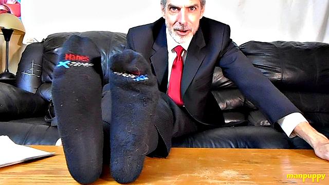 putting in overtime to worship the boss's feet-Richard Lennox noses out a raise the hard way