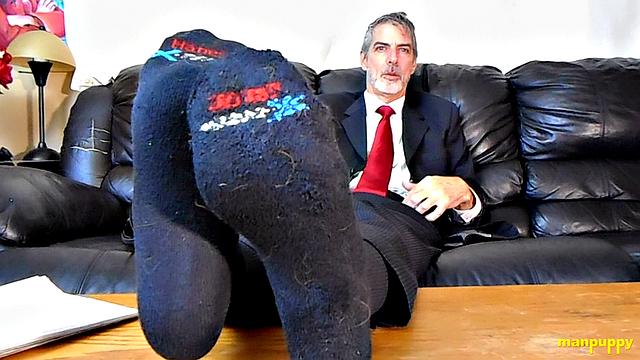 putting in overtime to worship the boss's feet-Richard Lennox noses out a raise the hard way