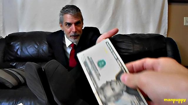 Овертайм ради поклонения ногам босса - Ричард Леннокс выбивает повышение жёстко