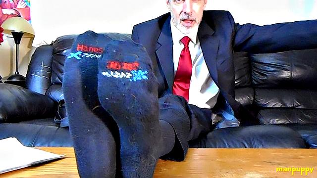 putting in overtime to worship the boss's feet-Richard Lennox noses out a raise the hard way