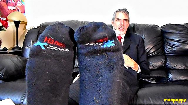 putting in overtime to worship the boss's feet-Richard Lennox noses out a raise the hard way