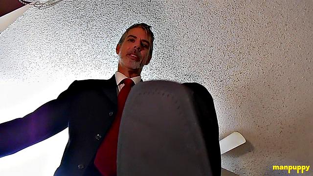 putting in overtime to worship the boss's feet-Richard Lennox noses out a raise the hard way