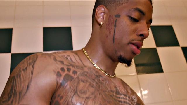 Жосси Такер жадно берет у zaddy2x в душевой, страсть на пределе