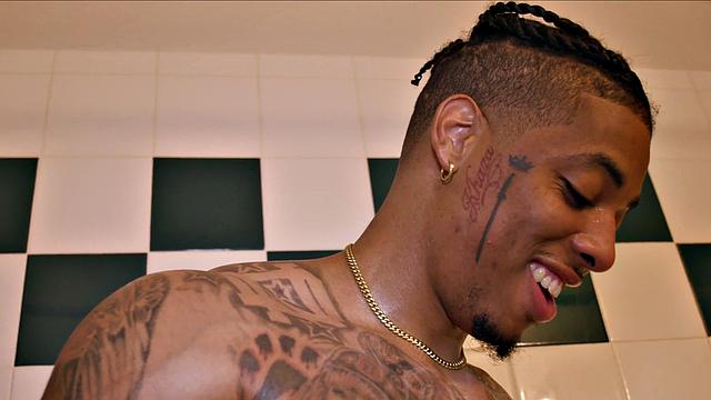 Жосси Такер жадно берет у zaddy2x в душевой, страсть на пределе