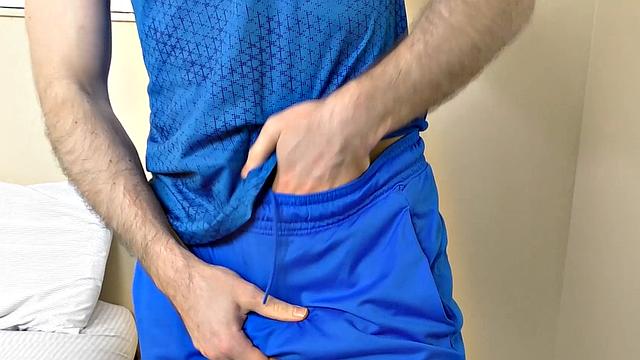 Ксавьер Осеан дрочит как качок