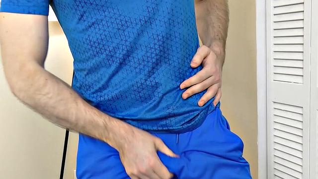 Ксавьер Осеан дрочит как качок