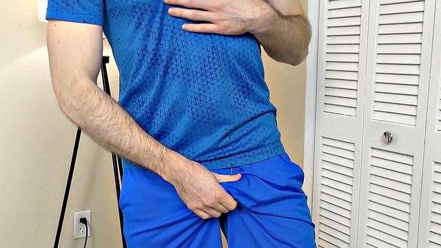 Ксавьер Осеан дрочит как качок