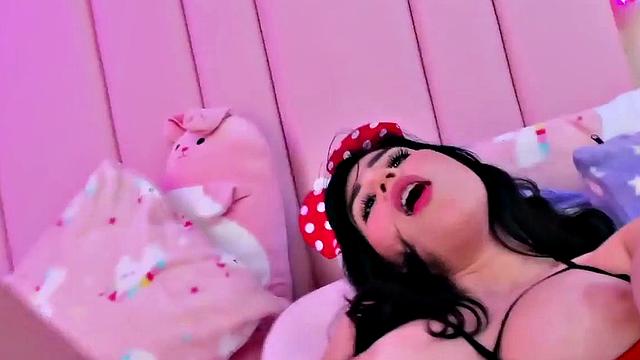 Cute Latina masturbates clit