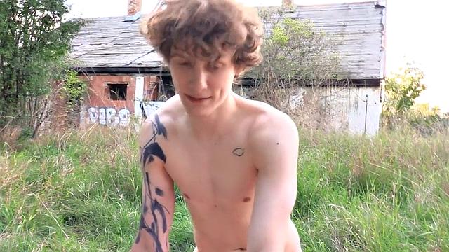 евро-тату засаживает на природе - отпуск у мужиков свой