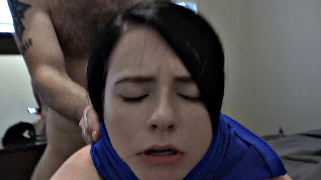 Карли Брукс глубоко сосёт и получает яркую трахку