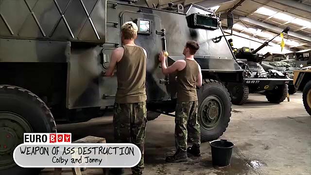 Колби и Джонни трахают армейских новобранцев в жопу - Колби Паркер и Джонни Касл
