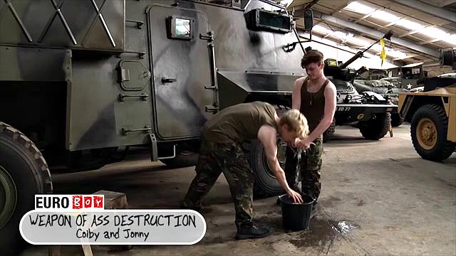 Колби и Джонни трахают армейских новобранцев в жопу - Колби Паркер и Джонни Касл