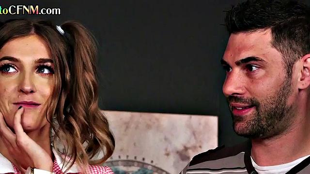 смотри, как зрелые британки на улице заводят друг друга на минет