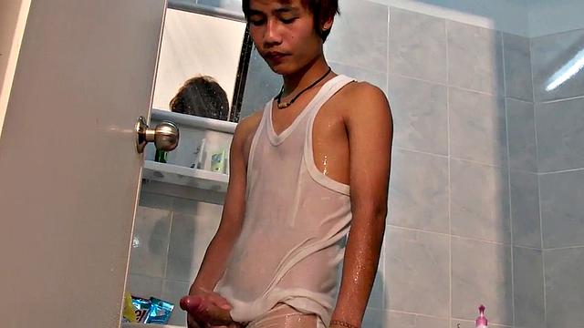 WAM amateur Asia solo twink wanking under shower