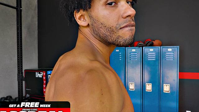 спортзал, где главный инвентарь - член афроамериканца