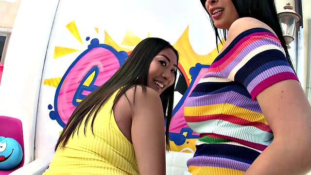 анисса делает вид, что командует, но жопа шарон всё решает