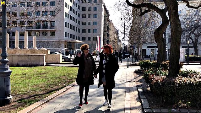 зрелая Merce трахается с лесбиянкой на страпоне