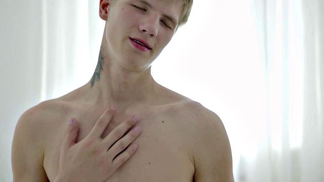 Handsome athletic twink wanking in solo session