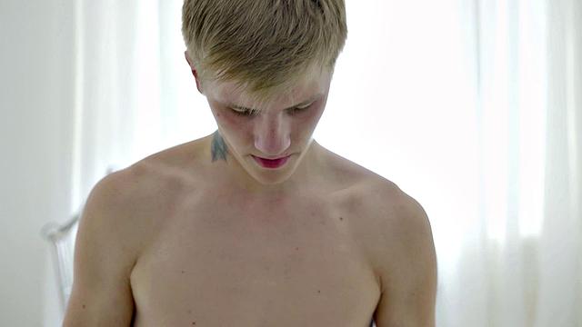 Handsome athletic twink wanking in solo session