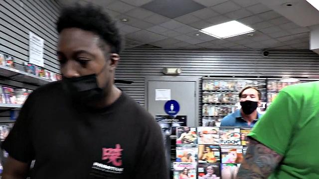 Jerking-loving slut getting cumdrenched