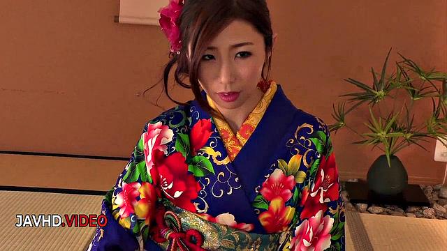 Passionate JAV Star in Kimono Gives Seductive Blow Job