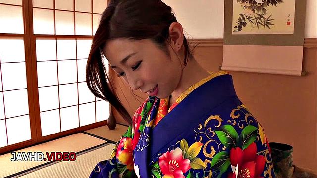 Passionate JAV Star in Kimono Gives Seductive Blow Job