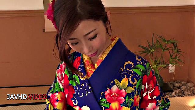 Passionate JAV Star in Kimono Gives Seductive Blow Job