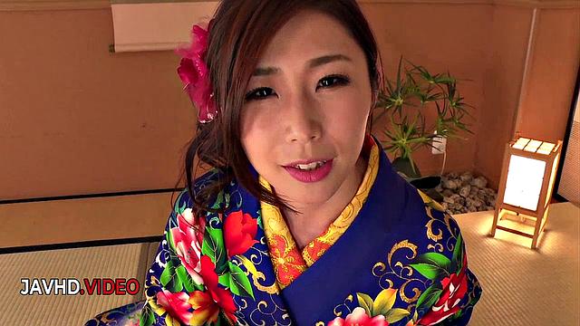 Passionate JAV Star in Kimono Gives Seductive Blow Job