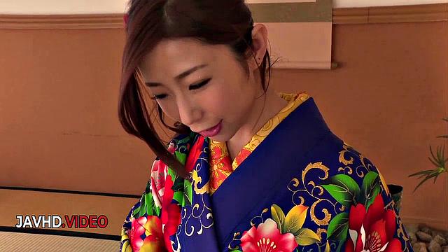 Passionate JAV Star in Kimono Gives Seductive Blow Job