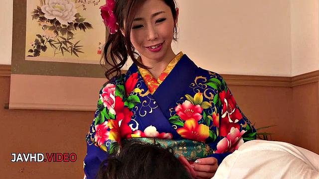 Passionate JAV Star in Kimono Gives Seductive Blow Job