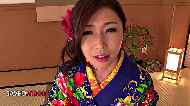Passionate JAV Star in Kimono Gives Seductive Blow Job