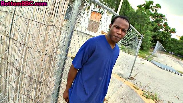 Public ebony loves deepthroating