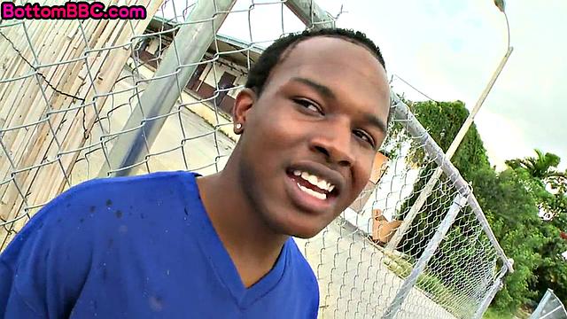 Public ebony loves deepthroating