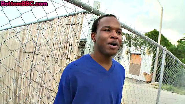 Public ebony loves deepthroating