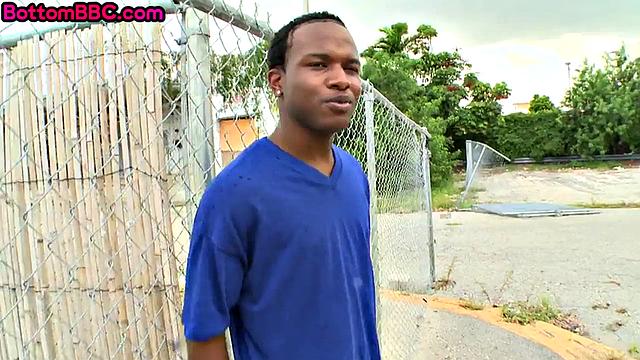 Public ebony loves deepthroating