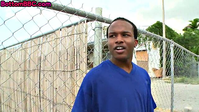 Public ebony loves deepthroating