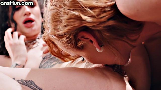 Trans hunny pussylicking 21yo tight muff on sofa