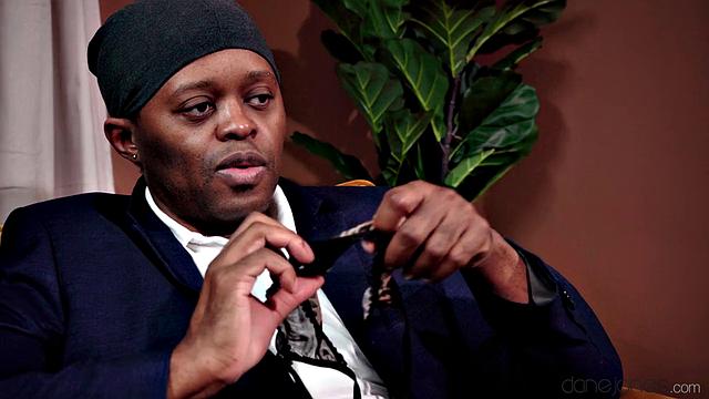 Sexy Asian shares BBC with GF