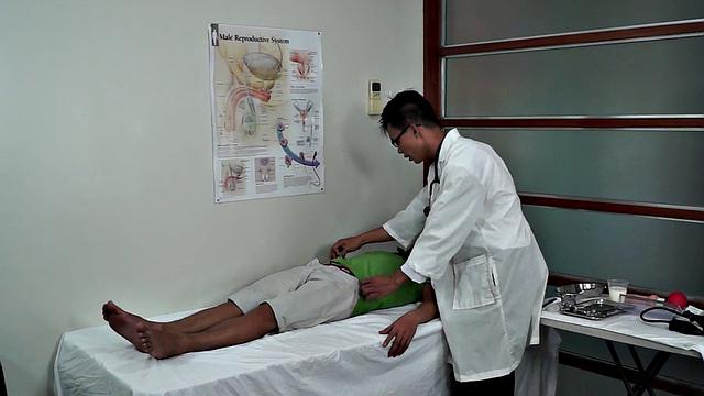 Nippon amateur twink sucks doctor before enema and ass playing