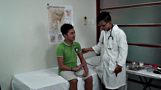 Nippon amateur twink sucks doctor before enema and ass playing