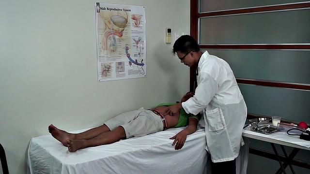 Nippon amateur twink sucks doctor before enema and ass playing