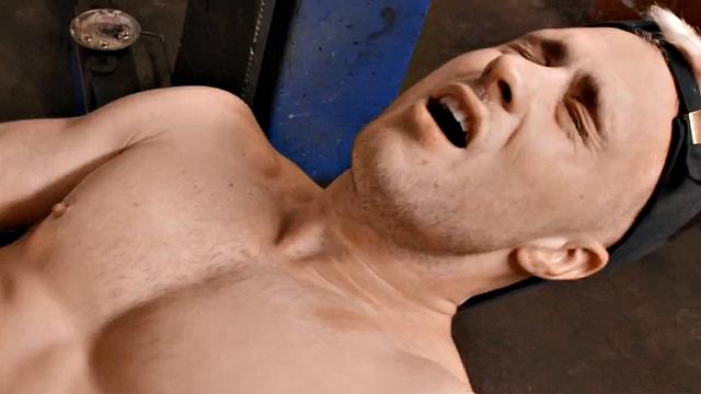 Rimjob mechanic barebacks his colleague on work