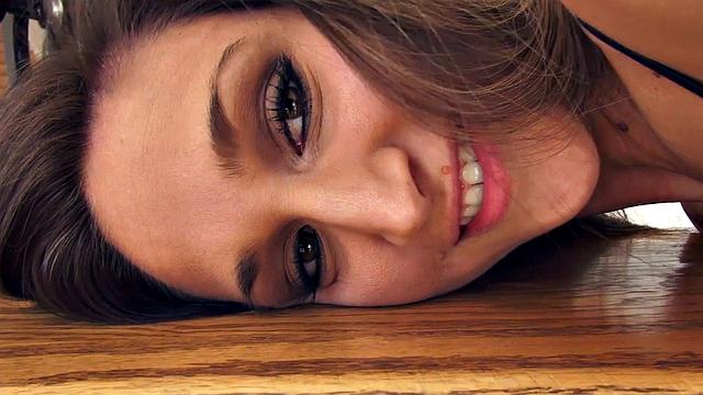 Amateur anal babe rims and deepthroats BF at home before anal