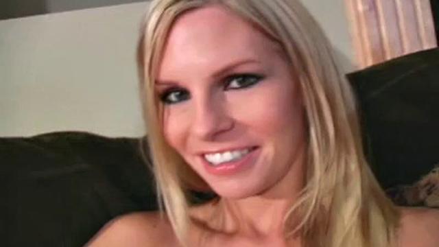 Aimee Addison Wants to Play With Pantyhose Fetish