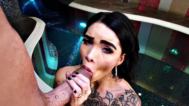 Katy Leon - Monstercocking Leon