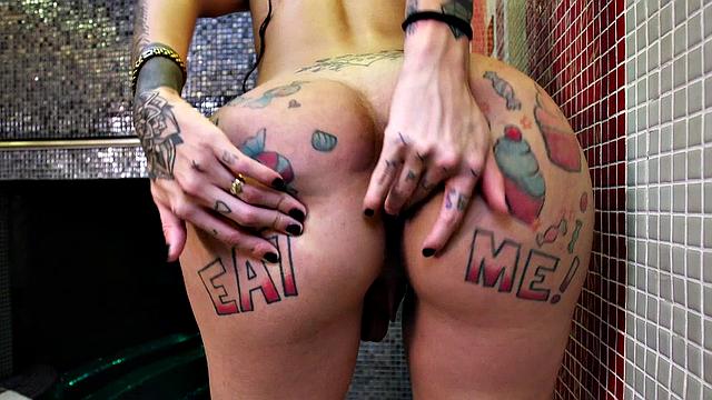 Katy Leon - Monstercocking Leon